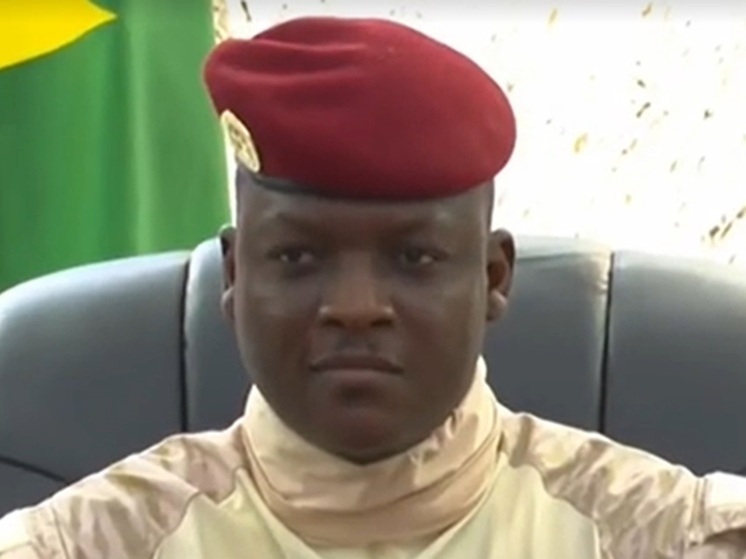 Президент Буркина-Фасо прилетел в Россию на День Победы