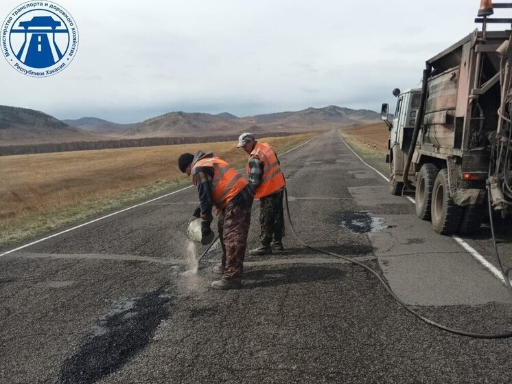 Дорожники провели ямочный ремонт в шести районах Хакасии