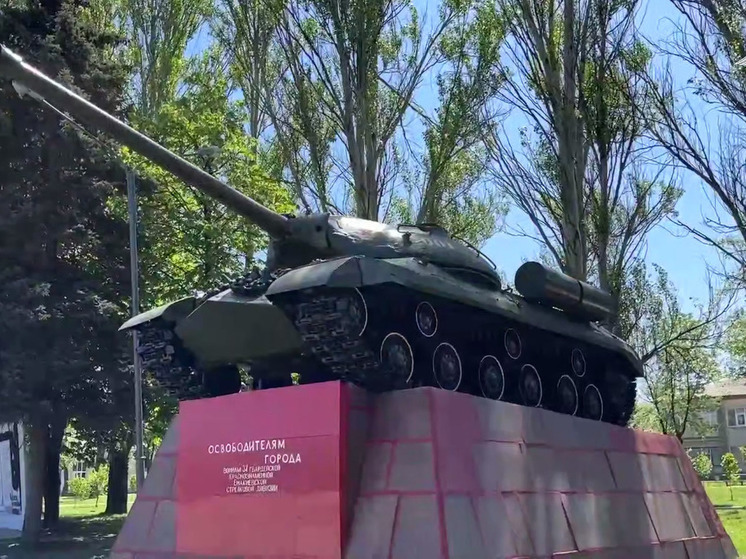 Военнослужащие восстановили в Ясиноватой памятник танкистам