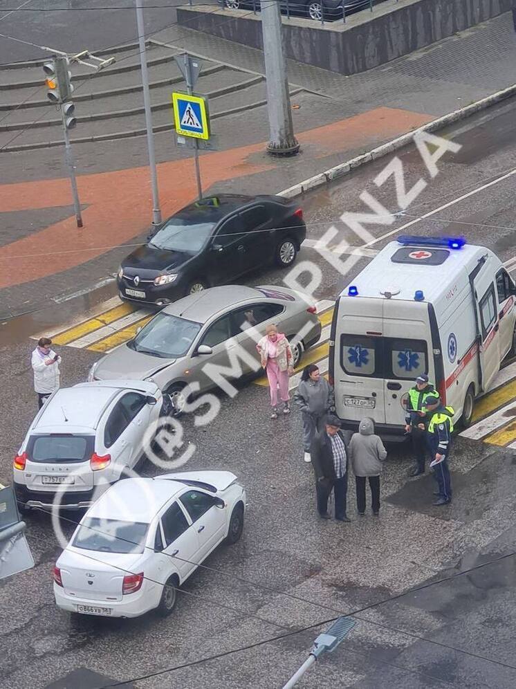 ДТП с участием трех автомобилей произошло в Пензе