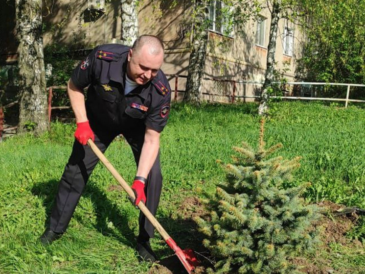 Сотрудники медсанчасти УМВД присоединились к акции «Сад памяти» в Рязани