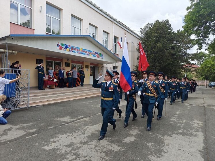 В Крыму росгвардейцы провели парад для ветерана Великой Отечественной войны