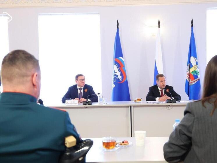 Медведев поддержал идею о проведении литературных фестивалей в новых регионах