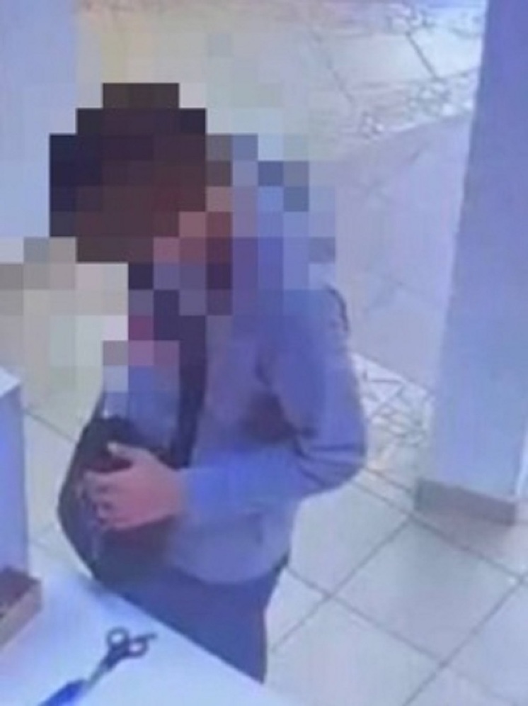 Элистинца задержали за подмену дорогих кроссовок в пункте выдачи маркетплейса