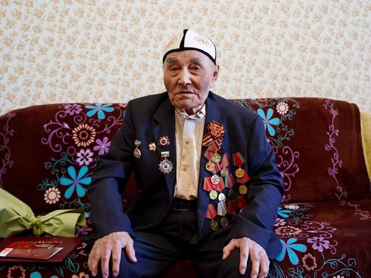В Красноярском районе Астрахани поздравили ветерана Жалима Ашинова