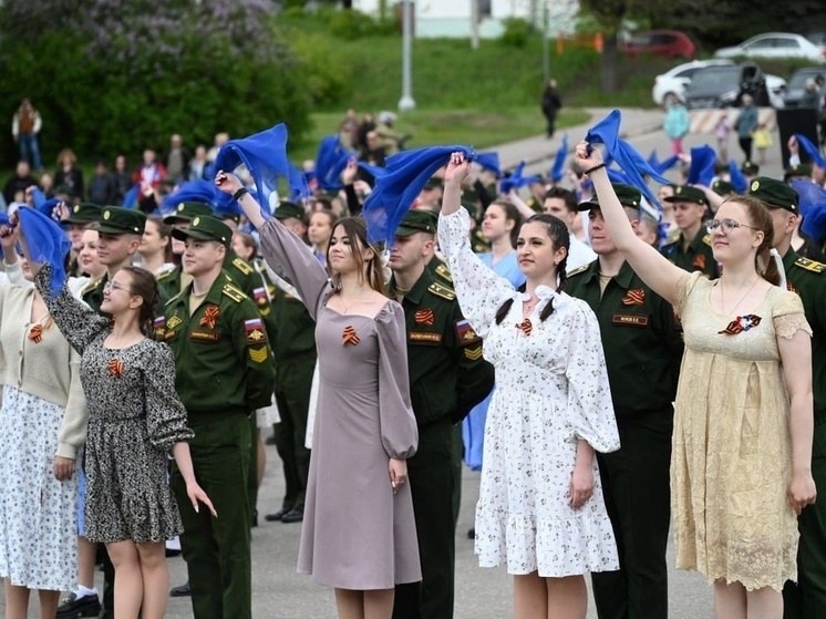 Патриотическая акция "Синий платочек" прошла в Серпухове