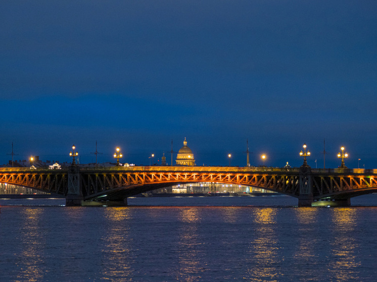 Мосты Петербурга подсветят цветами Георгиевской ленты в честь Дня Победы