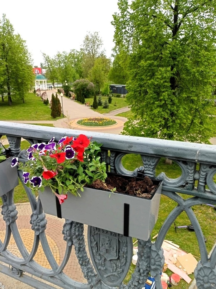 В Орле вандалы портят украшения города ко Дню Победы
