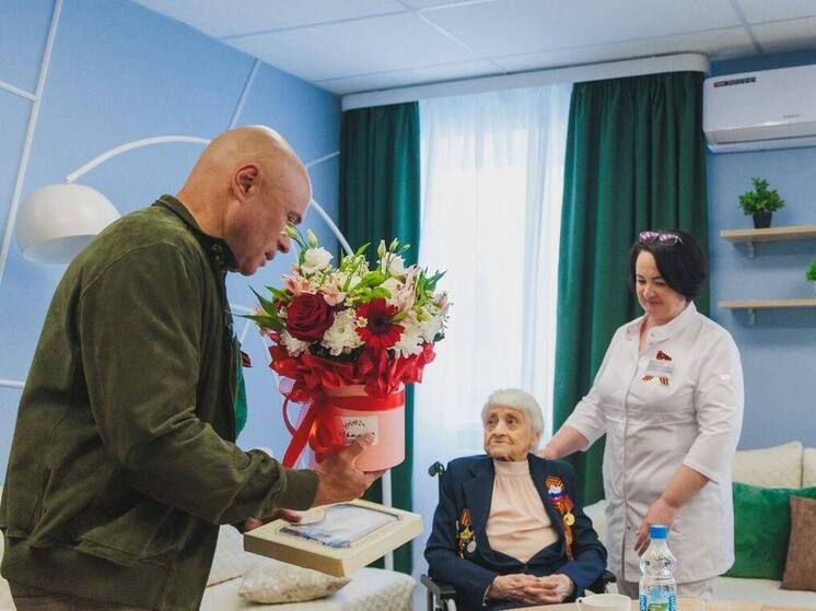 Липецкий губернатор накануне Дня Победы навестил участницу Великой Отечественной войны
