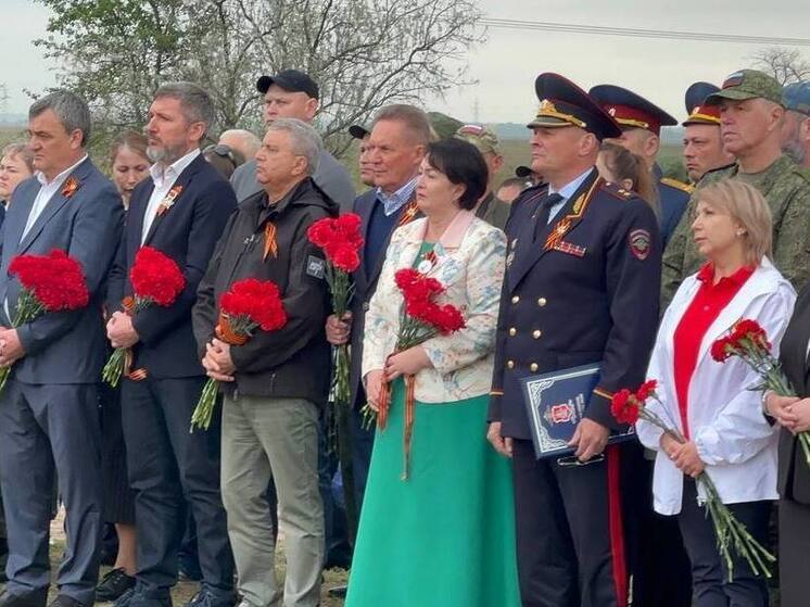 На месте прорыва линии «Вотан» перезахоронили останки воинов, погибших в годы ВОВ
