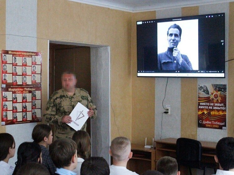 Школьникам в Геническе рассказали о военных журналистах