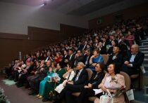 В рассветных лучах солнца улицы села Майя оживают, а Екатерина Ефремова уже спешит на работу в Дом народного творчества, который стал символом культурного возрождения региона