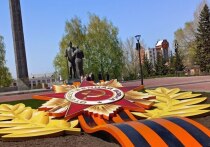 В День 80-летия Победы в Великой Отечественной войне губернатор Алтайского края Виктор Томенко и председатель АКЗС Александр Романенко поздравили ветеранов и жителей региона с праздником