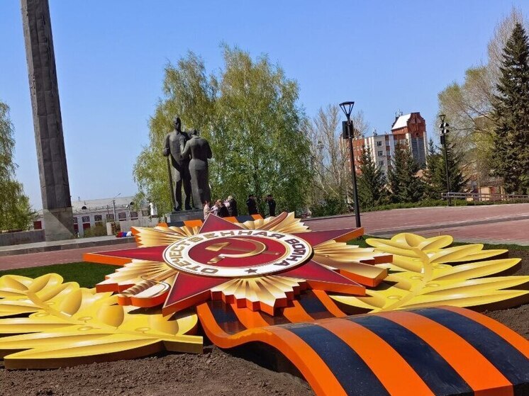 В День 80-летия Победы в Великой Отечественной войне губернатор Алтайского края Виктор Томенко и председатель АКЗС Александр Романенко поздравили ветеранов и жителей региона с праздником