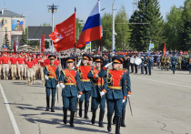 В 10:00 9 мая на площади Советов в Барнаула началось торжественное прохождение войск барнаульского гарнизона. Парадом командует заместитель военного комиссара Алтайского края, полковник Игорь Андросов. Ветераны Великой Отечественной войны и труженики тыла заняли свои почетные места на трибунах.

