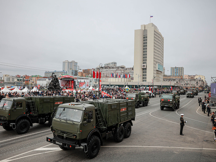 Владивосток отметил 80-летие Победы грандиозным военным парадом