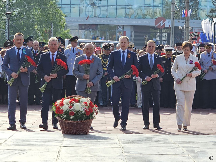 В День Победы на Мемориале Славы в Барнауле возложили цветы