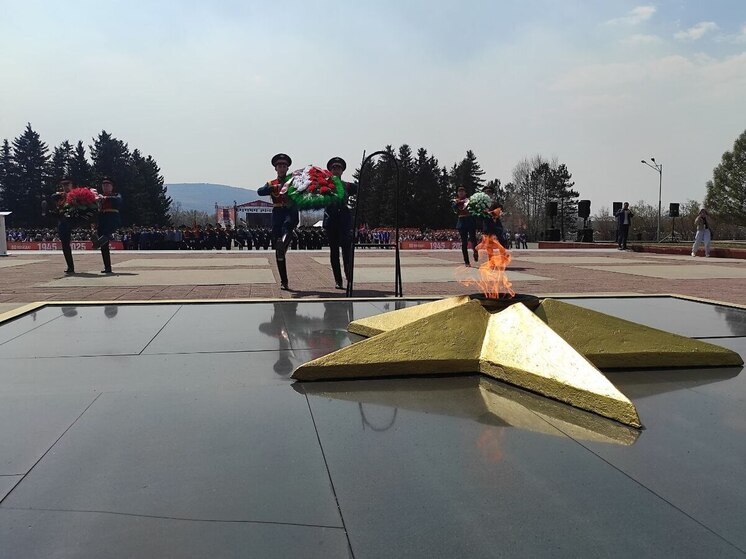 Митинг к 80-летию Победы прошёл на Мемориале славы в Чите