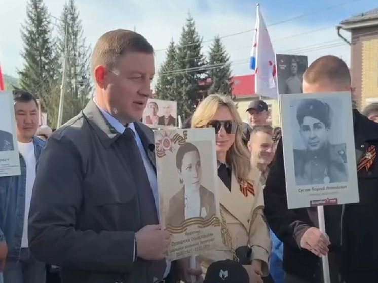 Глава Алтая Андрей Турчак прошел в «Бессмертном полку» в Горно-Алтайске