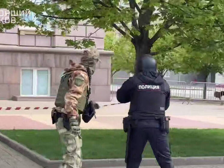 В Белгороде украинский беспилотник ударил по зданию правительства региона в День Победы