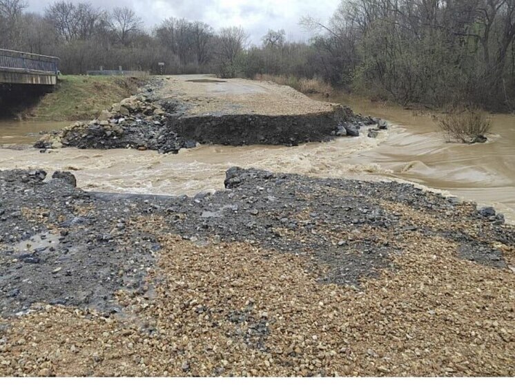 МЧС: Село Березовка в Приморье остается отрезанным от внешнего мира из-за циклона