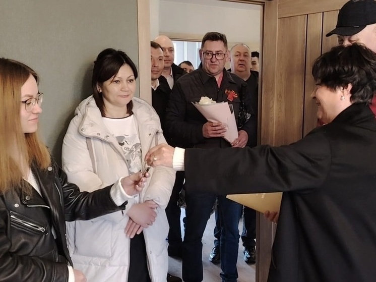 Rodzina weterana SVO z rejonu Gatczyna otrzymała klucze do mieszkania