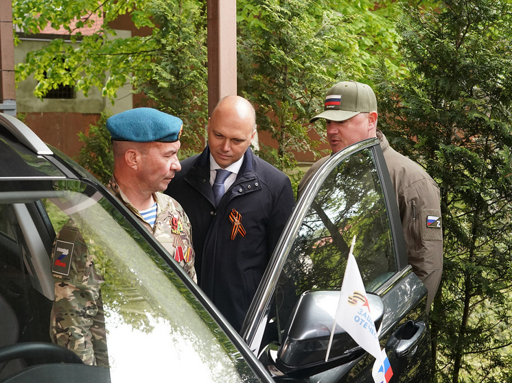 Калининградским ветеранам СВО вручили автомобили с ручным управлением