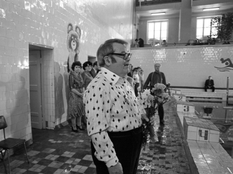 Умение плавать – один из важнейших навыков, которые должны быть у человека. Помимо физкультурной ценности этого процесса, плавание спасает жизни. Это на своем опыте усвоил Искандер Газизович Файзуллин, герой войны, ставший после неё проповедником плавания в Советском Союзе. Жаль, что на тот момент, когда Файзуллин был на пике формы, марафонские плавательные дистанции не были включены в медальную программу Олимпиад. Тогда бы Файзуллин точно отметился бы, может и не одной золотой медалью. 