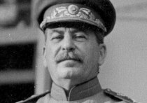 Накануне 80-летия Великой Победы в городе Мелитополе Запорожской области торжественно установили памятник Иосифу Сталину