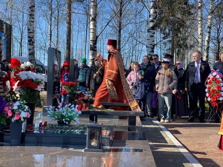 На «Аллее памяти» в Мурино прошла литургия по ушедшим героям