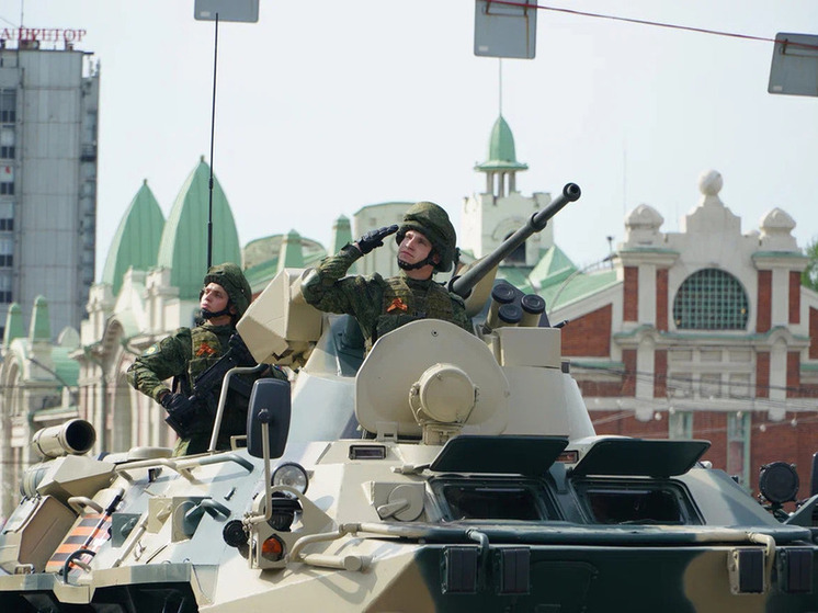 Парад Победы прошел в Новосибирске на главной площади