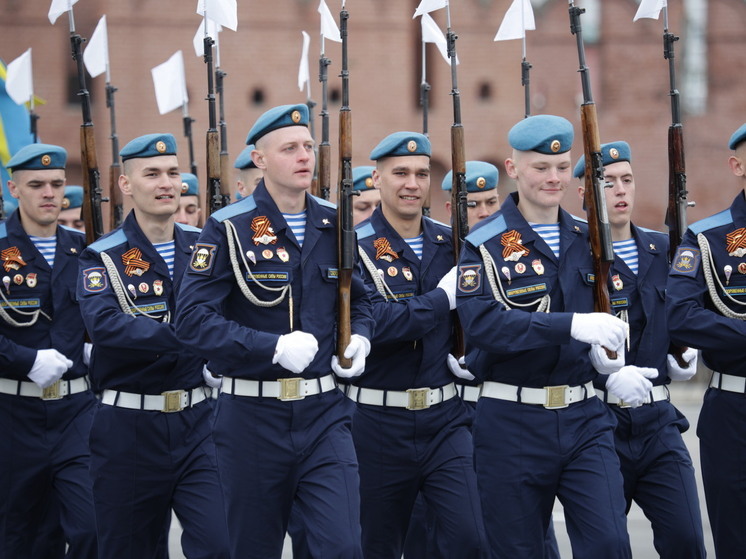 В Туле на Параде Победы приняли участие 1600 военнослужащих