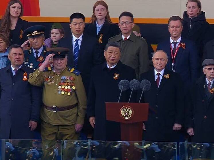 Рядом с Путиным посадили семью погибшего в Курской области Героя