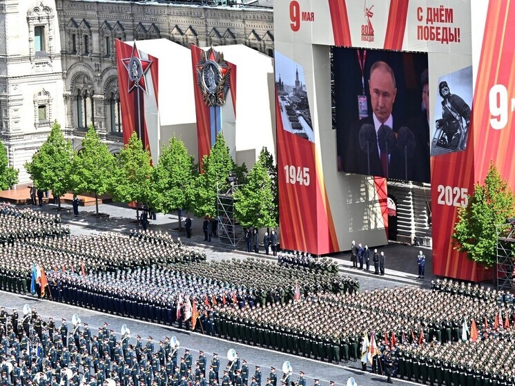 Владимир Путин поздравил россиян с Днем Победы