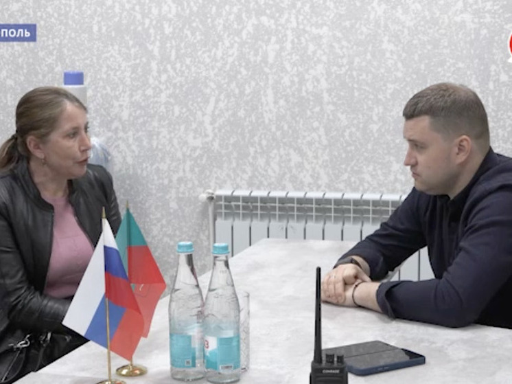 Первым этапом программы стала встреча с ветеранами Великой Отечественной войны и тружениками тыла в Мелитополе, где депутат выразил глубокое уважение поколению победителей, лично поздравив участников тех трагических событий и вручив памятные сувениры.