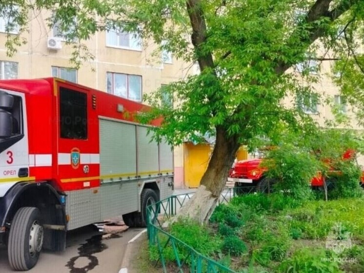 В Орле на балконе в квартире загорелась деревянная рама