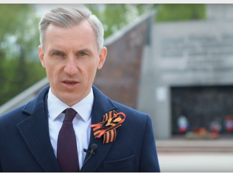 Василий Анохин поздравил смолян с Днём Победы