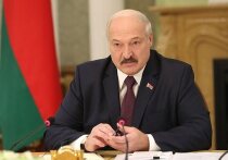 Президент Белоруссии Александр Лукашенко восхитился военным парадом, который прошел сегодня на Красной площади в Москве в честь 80-й годовщины Победы в Великой Отечественной войне