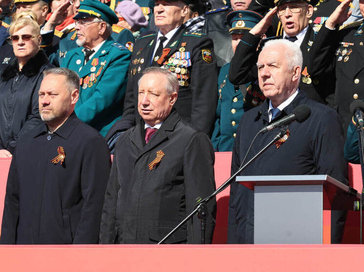 В Петербурге на военном параде в честь 80-летия Победы Беглов поздравил горожан