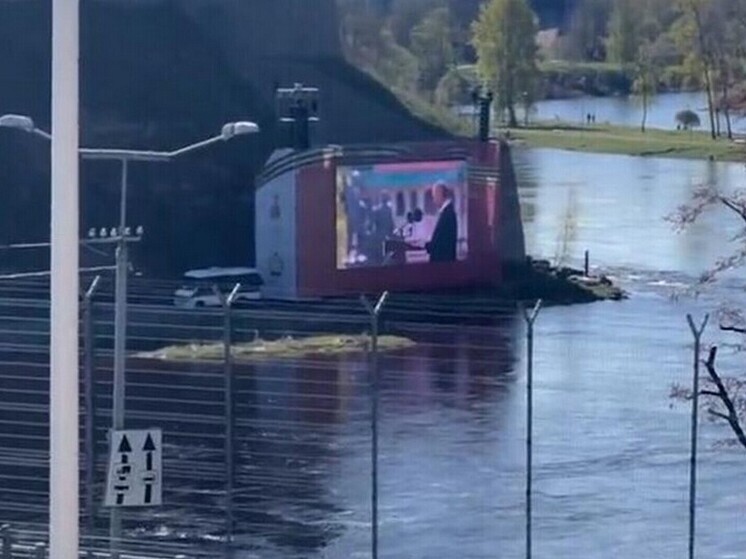 Жители Нарвы смогли посмотреть трансляцию парада на российско-эстонской границе