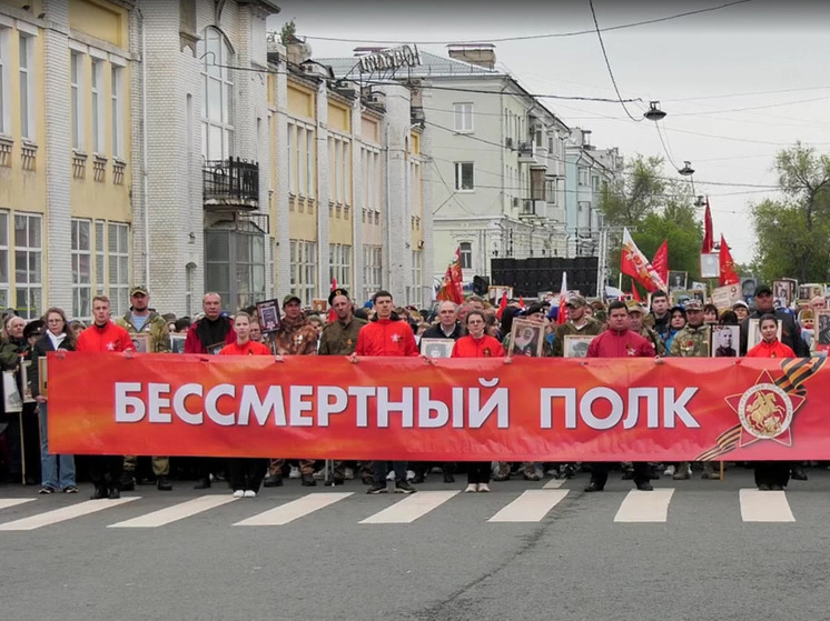 В Самаре в «Бессмертном полку» на площади Куйбышева поучаствовали 10 тыс человек