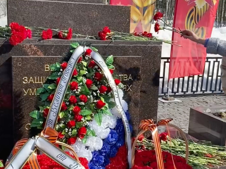 На воинских захоронениях Мурманской области почтили память героев Великой Отечественной войны