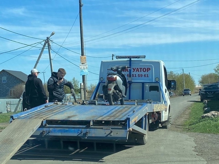 Более 10 подростков отстранили от управления транспортом неделю в Омской области
