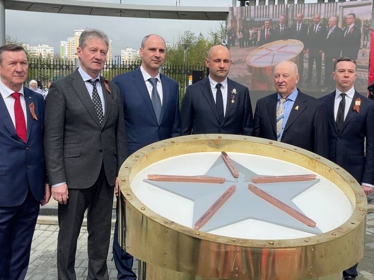 Символические вайербарсы заложили в основание стелы «Город трудовой доблести» в Верхней Пышме