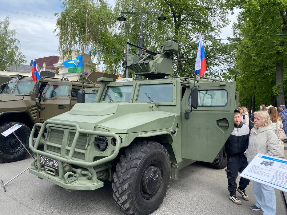 Выставка военной техники и полевая кухня: Рязань отмечает День Великой Победы