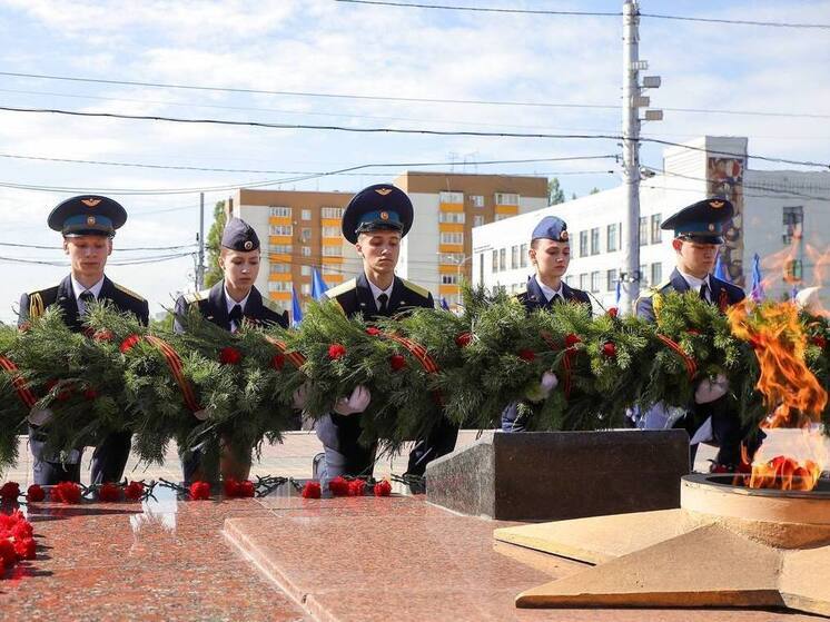 В Липецкой области у мемориалов почтили память павших воинов