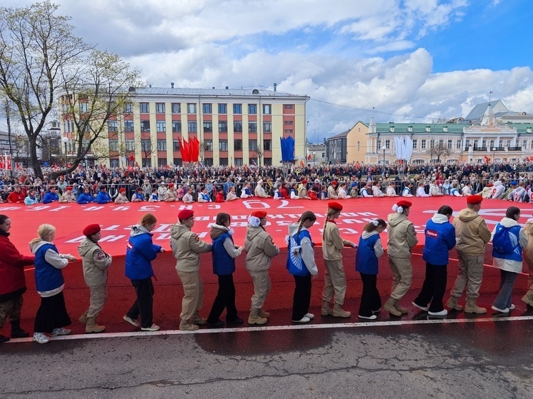 В Вологде 80 пар станцевали «Майский вальс» и 80 человек вынесли знамя Победы