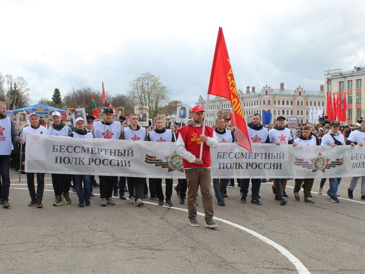 В Вологде тысячи жителей области стали участниками шествия «Бессмертного полка»