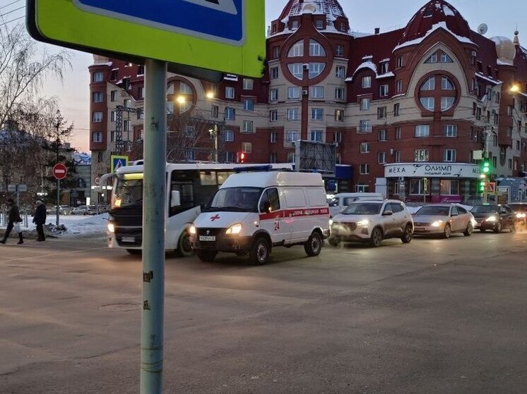 Соцсети: в Барнауле посетителя кофейни ударило током после касания дверной ручки