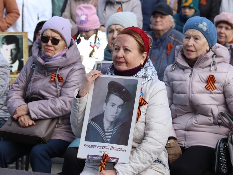 Праздничный концерт в сквере Ветеранов собрал северодвинцев
